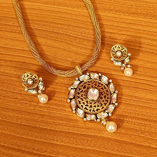 Kundan Pendent